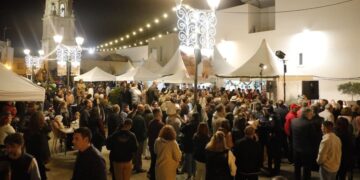 Rota vive un fin de semana lleno de espíritu navideño en su Mercado de Navidad