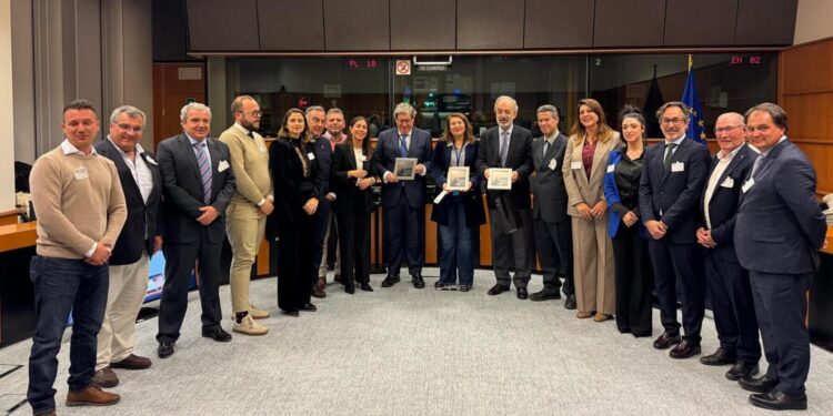 Pescadores de Rota se reunen en Bruselas con eurodiputados del Partido Popular