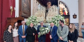 Chipiona entrega flores a Jesús Cautivo y la Virgen de los Dolores antes del Jueves Santo