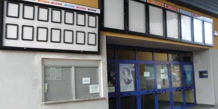 Cierre del cine Victoria de Rota