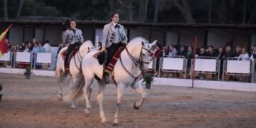 Rota vibra con el arte del caballo en el exitoso espectáculo ecuestre «Fusión»