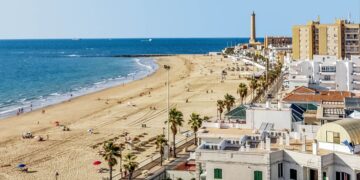 Chipiona revalida las Banderas Azules en cuatro playas y su Puerto Deportivo