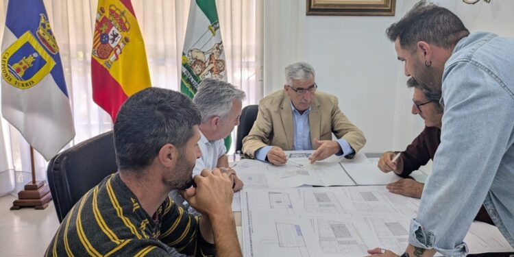 Reunión para el avance del Teatro Municipal de Chipiona