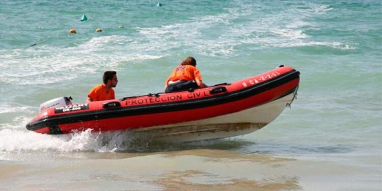 Protección Civil Rota embarcación de playa