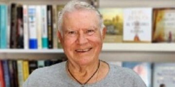 Rota homenajea a Prudente Arjona en la Senda de la Poesía