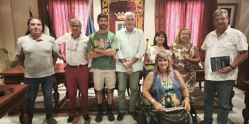 El alcalde de Chipiona se reúne con el Nuevo Ateneo para reforzar su crecimiento cultural