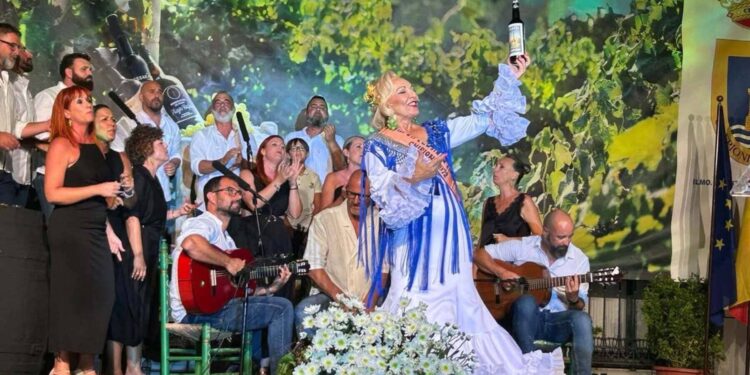 Charo Ferreira se convierte en la Reina del Moscatel de Chipiona