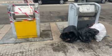 Vecinos de Rota denuncian la suciedad y abandono en los contenedores de basura