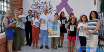 Chipiona guarda un minuto de silencio por las 24 mujeres asesinadas este año