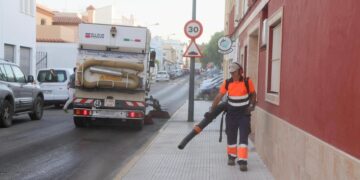 Rota inicia el Plan Especial de Limpieza “Rota brilla, barrio a barrio”