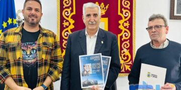 El Ayuntamiento de Chipiona firma un convenio con la Hermandad del Cristo por 3.500 euros