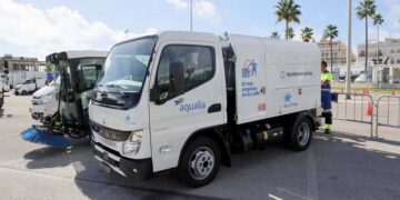 Rota refuerza la limpieza de imbornales con nuevos vehículos de Aqualia