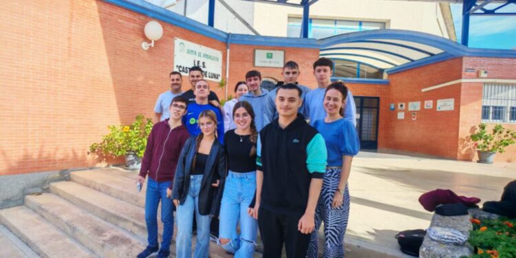 Alumnos del IES Castillo de Luna de Rota participan en el desafío espacial CanSat 2025:26