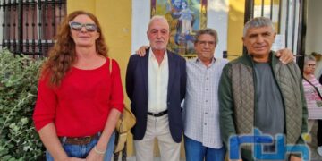 Una cerámica de San José del artista Diego Montalbán embellece la entrada del cementerio de Chipiona