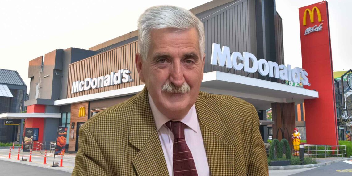 Comunicado de Luis Mario Aparcero sobre el interés de McDonald's de instalarse en Chipiona | Imagen creada con fotografías de recursos