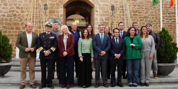 La consejera de Fomento, Articulación del Territorio y Vivienda, Rocío Díaz, en su visita al Ayuntamiento de Rota