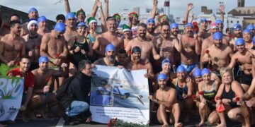 Rota despide el año con 67 nadadores en la XIX Travesía a Nado Pedro Machuca