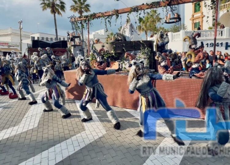 Chipiona pone a la venta las sillas del Carnaval y fija la Coronación este sábado